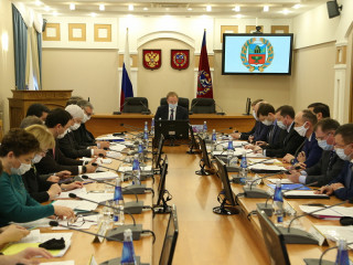Губернатор Виктор Томенко провел заседание рабочей группы по обеспечению устойчивости экономики Алтайского края