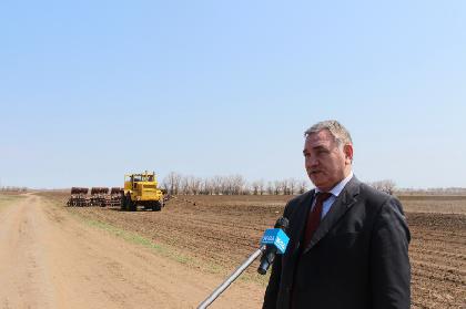 29/04/2013 Заместитель Губернатора Алтайского края Александр Лукьянов: "В степных районах посевная кампания набирает обороты"